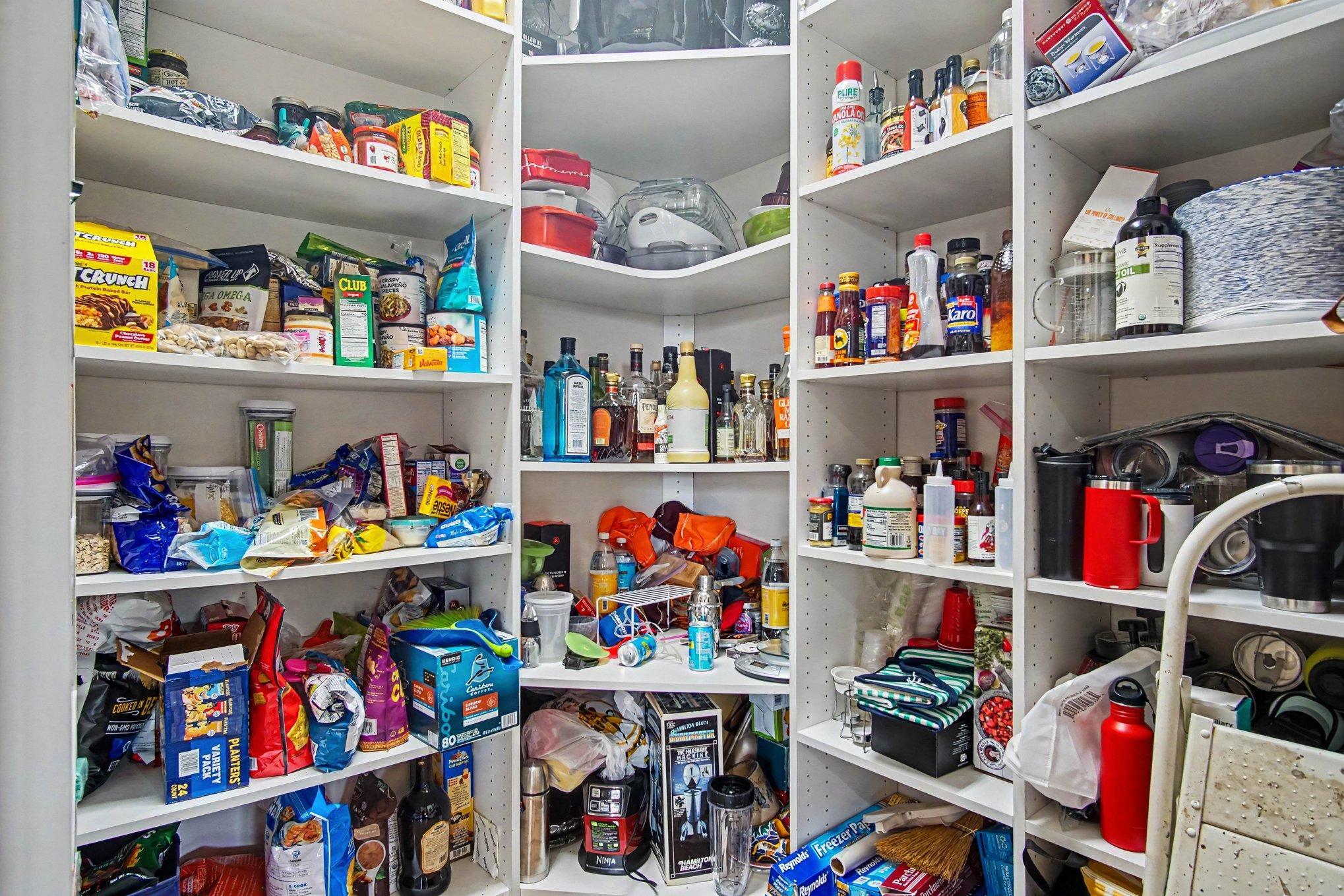 Walk in pantry