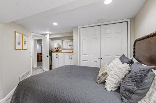 1600 Louisiana Avenue S, Minneapolis, MN 55426