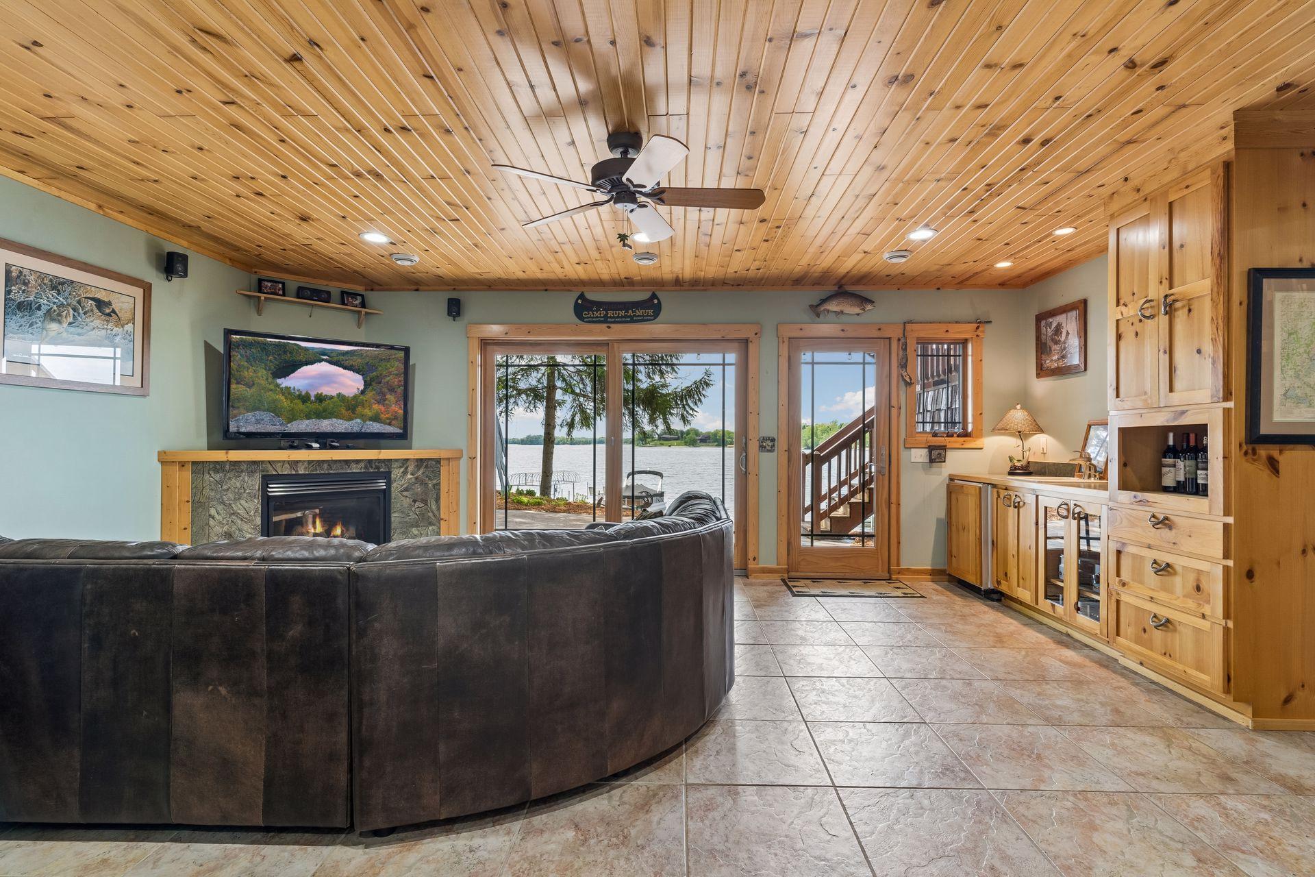 What a Room to Entertain at the Lake!