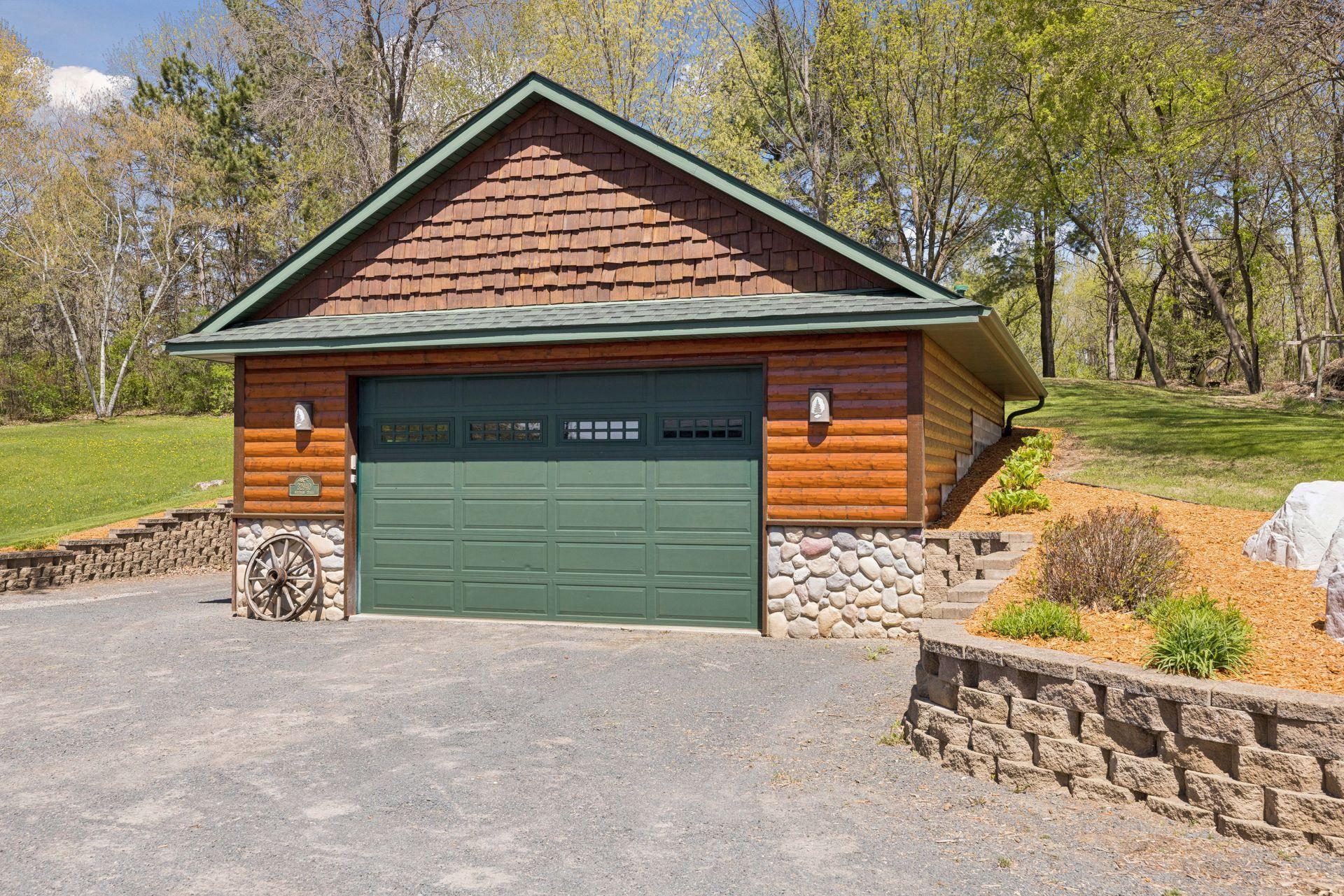 Huge Extra Garage for Boats and Lake Toys