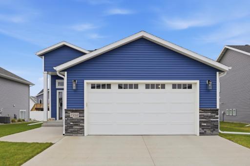 7252 26th Street S, Fargo, ND 58104