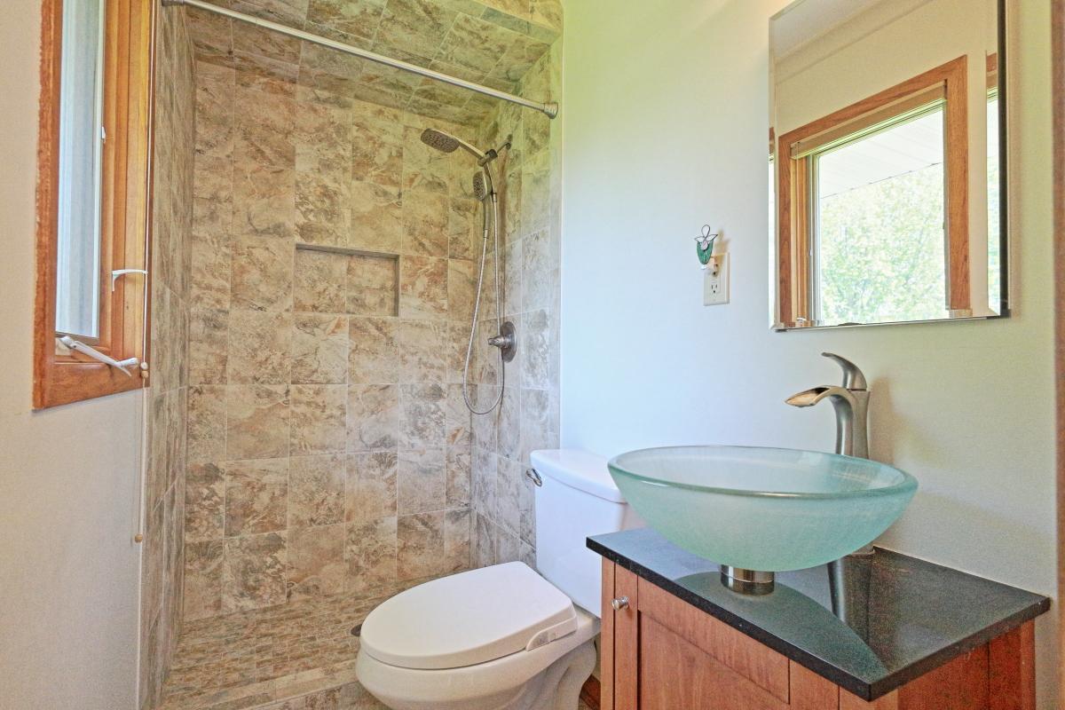 Master Bath1.JPG