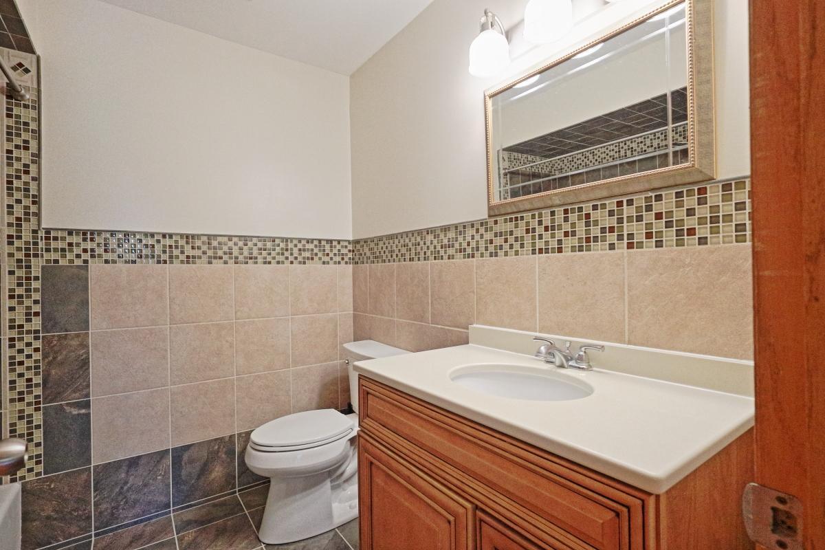 Full Bath 1.JPG