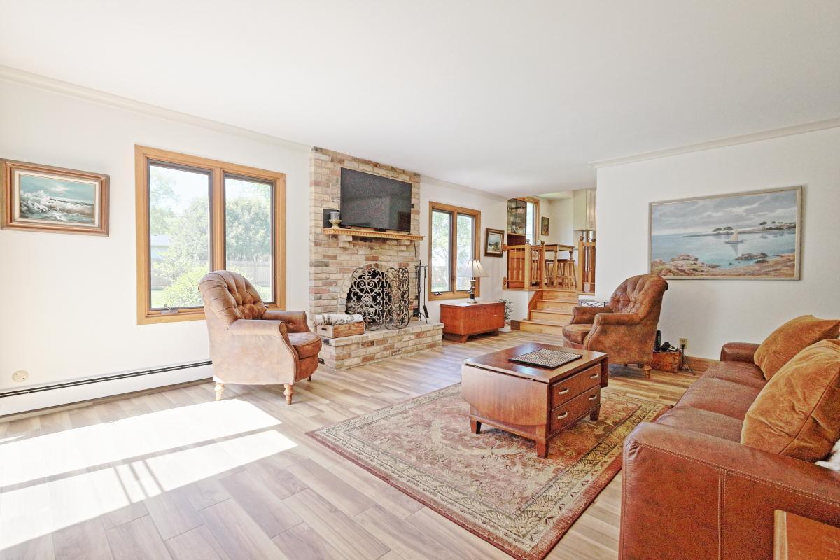 Family room 1.JPG