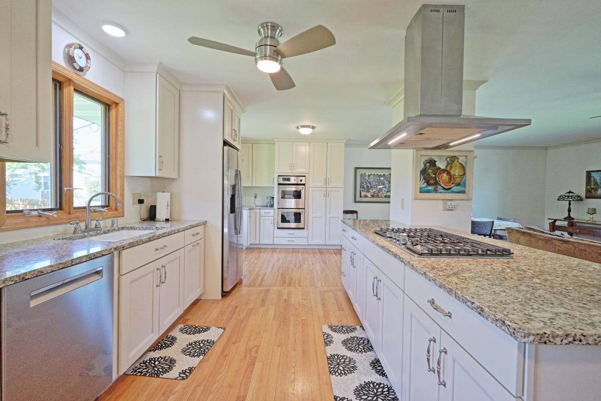 Kitchen 4.JPG