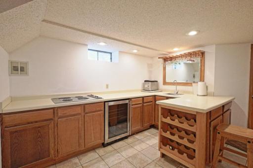 716 Eldridge Avenue E, Maplewood, MN 55117