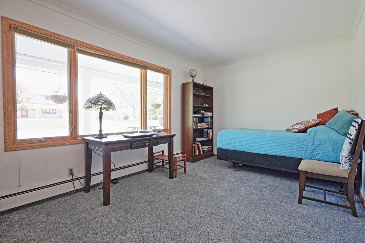 Bedroom 1.JPG