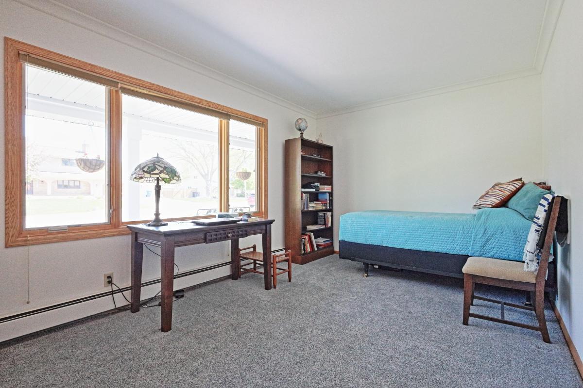 Bedroom 2.JPG