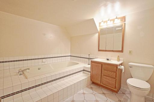 716 Eldridge Avenue E, Maplewood, MN 55117