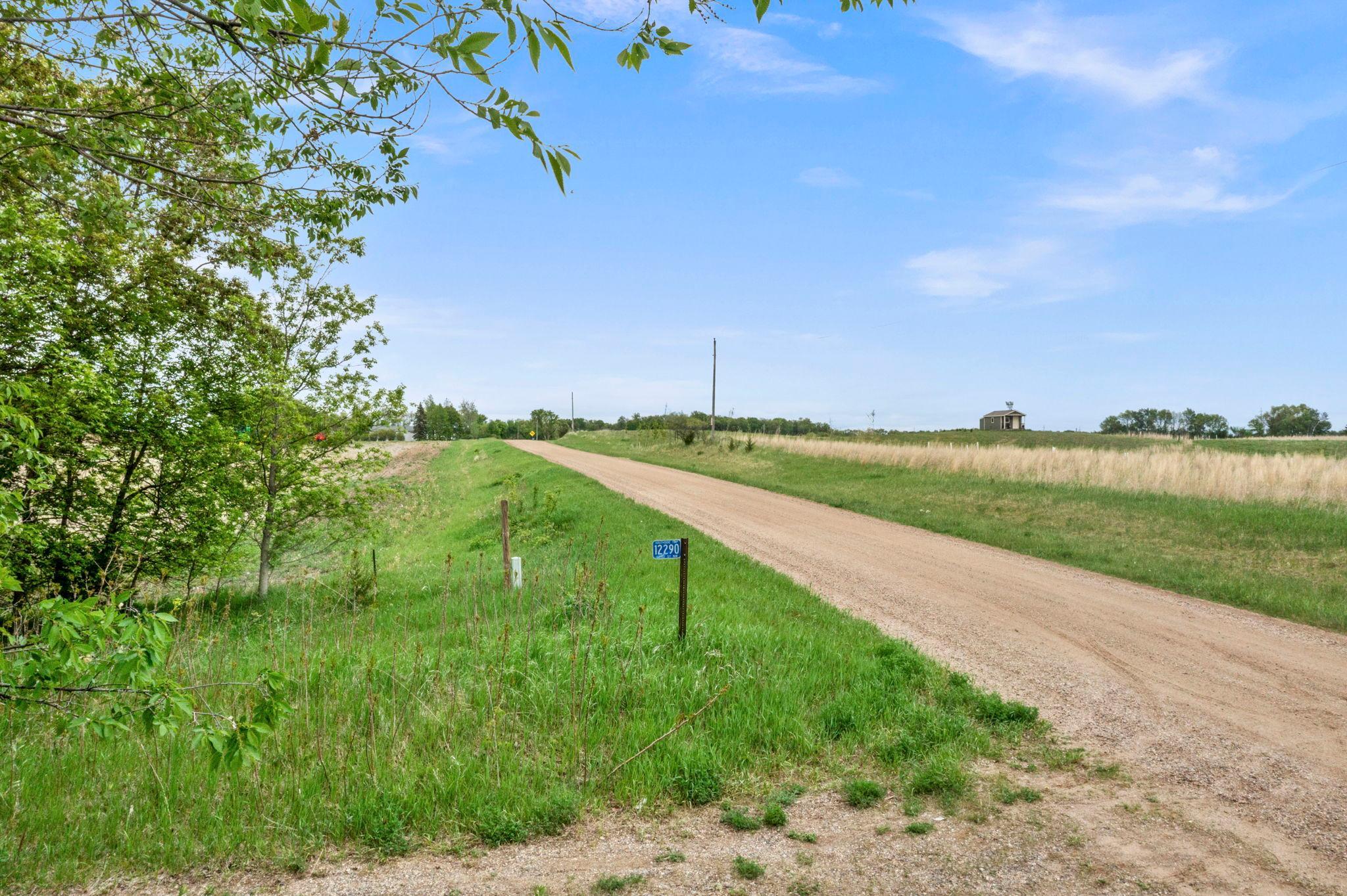 The color of silence, DIRT ROADS!