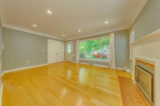 Large window offers an abundance of natural light throughout the entire main floor