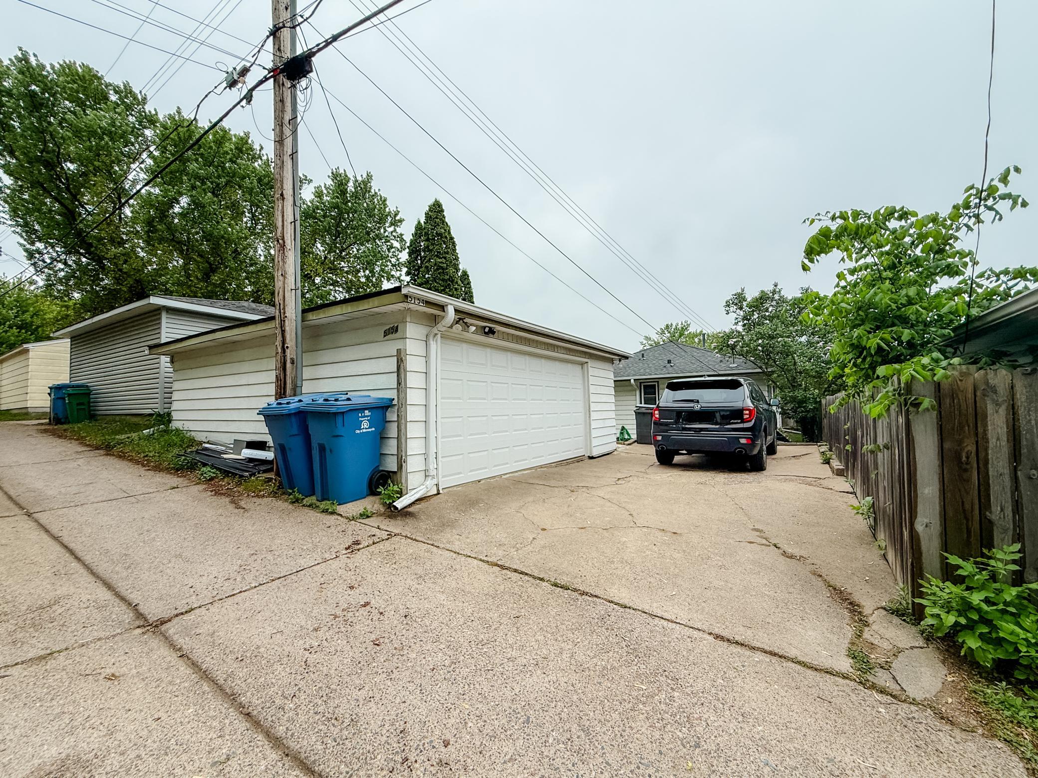 Garage/Driveway