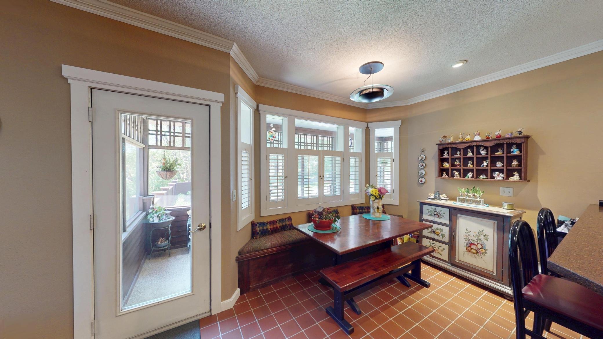 Eat in area/door to enclosed porch
