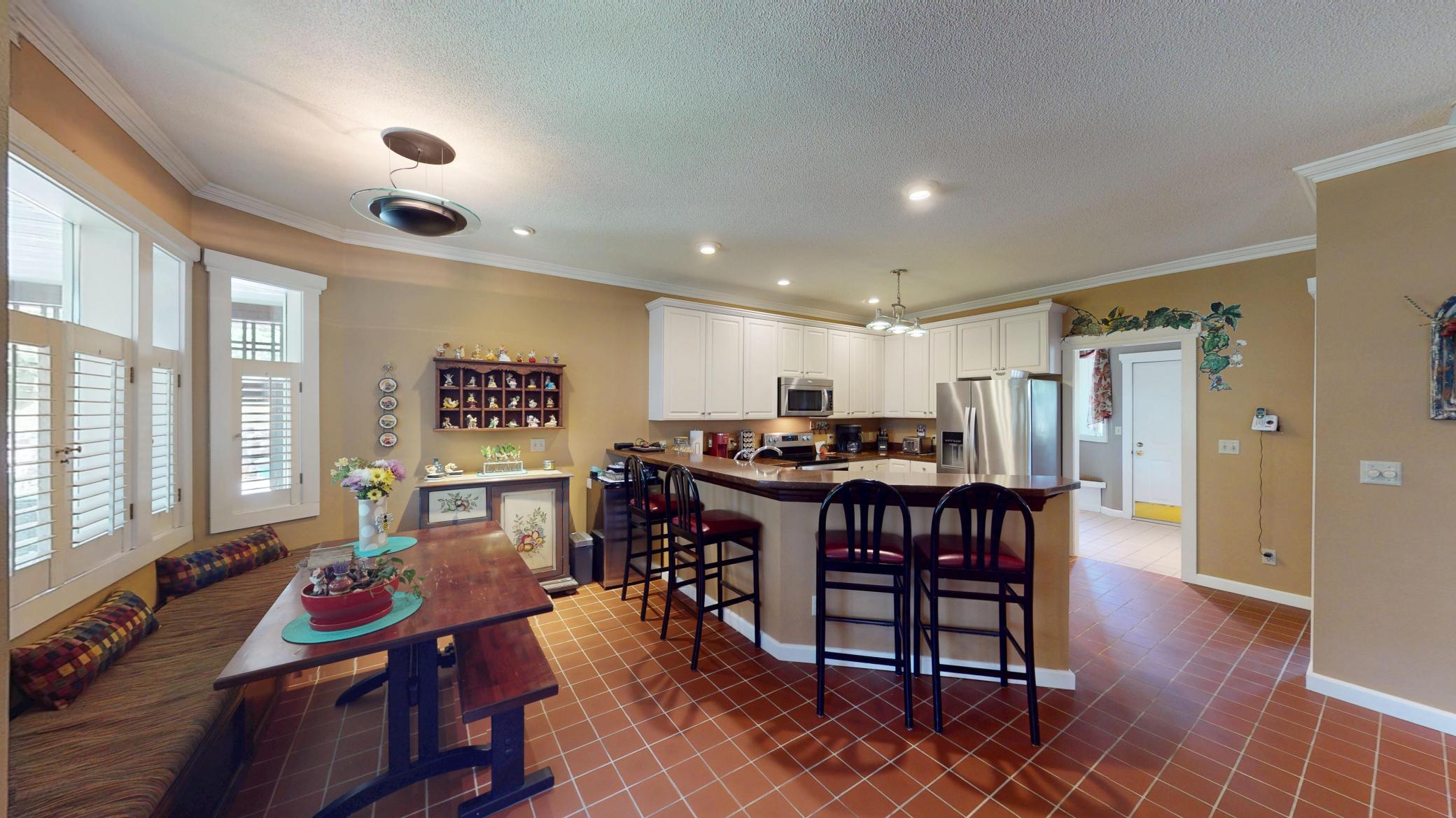 Eat in area/kitchen
