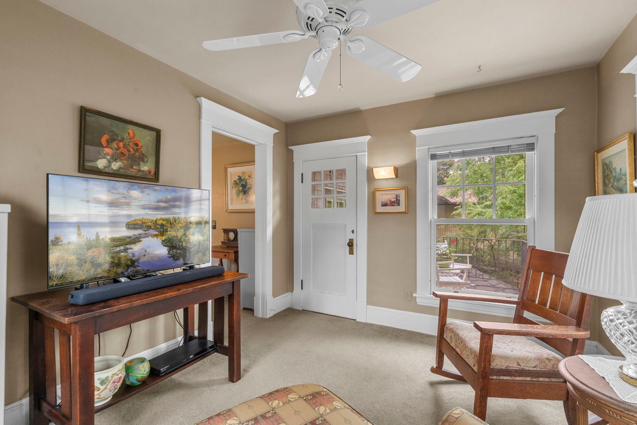 This suite of rooms could be perfect for hosting guests or for yourselves. The adjoining balcony offers the opportunity for morning coffee or a midday break if working from home.