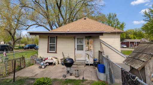331 2nd Avenue NW, Glenville, MN 56036