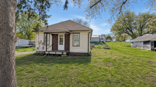331 2nd Avenue NW, Glenville, MN 56036