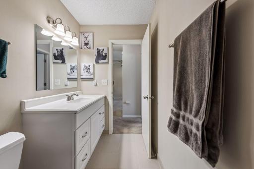 8646 S Maplebrook Circle, Minneapolis, MN 55445