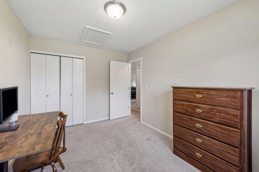 8646 S Maplebrook Circle, Minneapolis, MN 55445