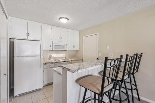 8646 S Maplebrook Circle, Minneapolis, MN 55445