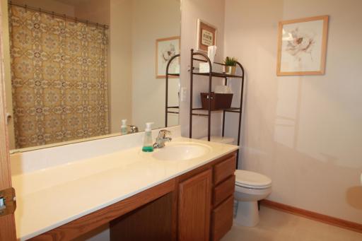 1661 Countryside Drive, Shakopee, MN 55379