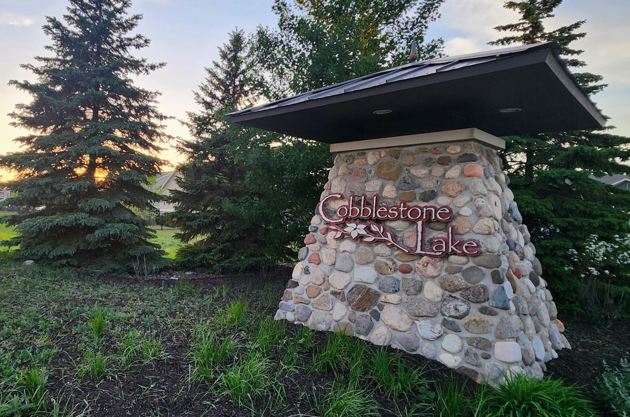 Cobblestone Lake, a suburban oasis