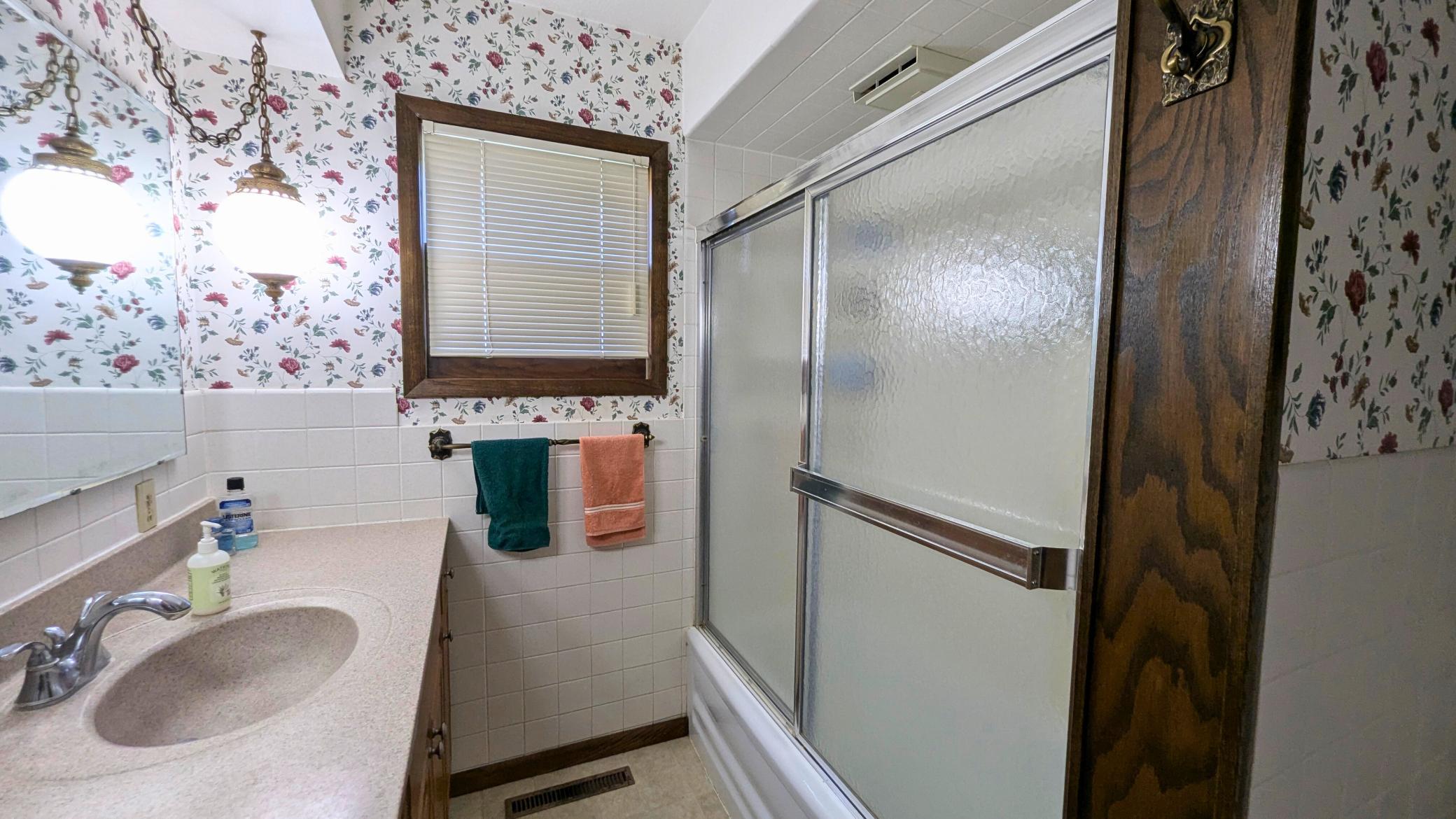 main floor full bath.jpg