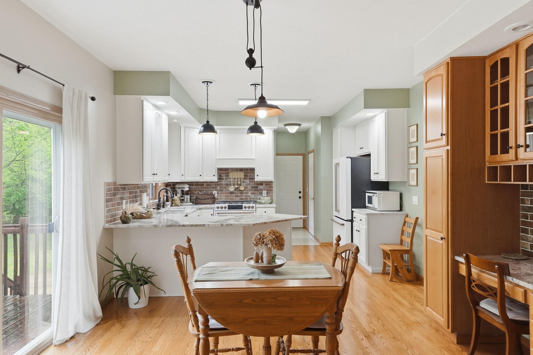Dining to Kitchen