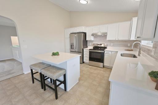 551 Knollwood Street W, Annandale, MN 55302