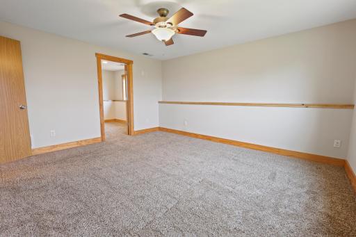 551 Knollwood Street W, Annandale, MN 55302