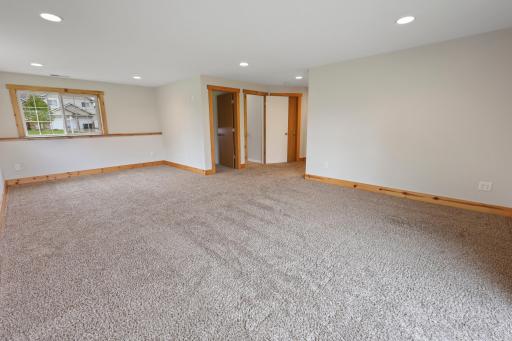551 Knollwood Street W, Annandale, MN 55302