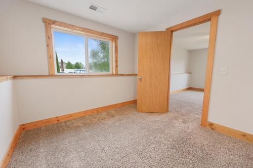 551 Knollwood Street W, Annandale, MN 55302