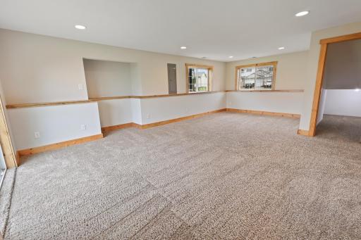 551 Knollwood Street W, Annandale, MN 55302