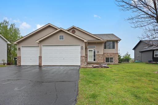 551 Knollwood Street W, Annandale, MN 55302