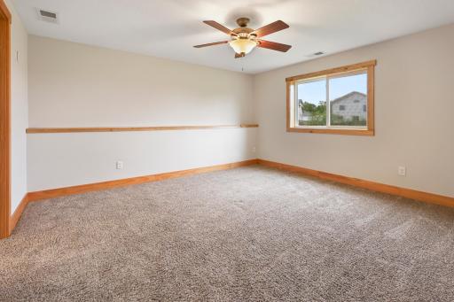 551 Knollwood Street W, Annandale, MN 55302