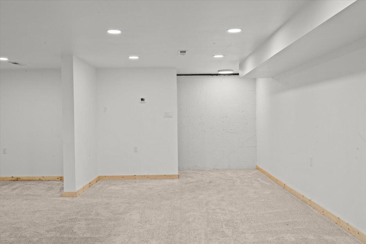 39-Family Room.jpg