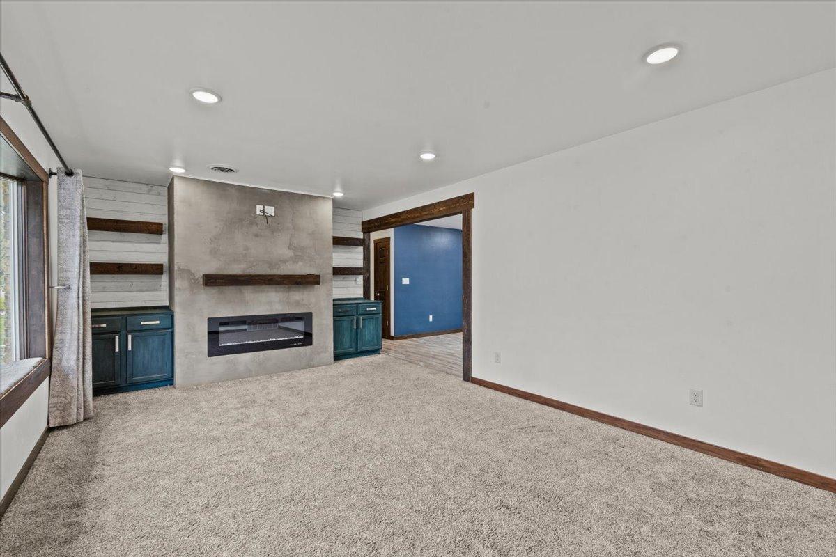 08-Living Room.jpg