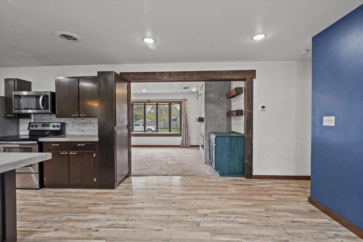 16-Dining Room.jpg