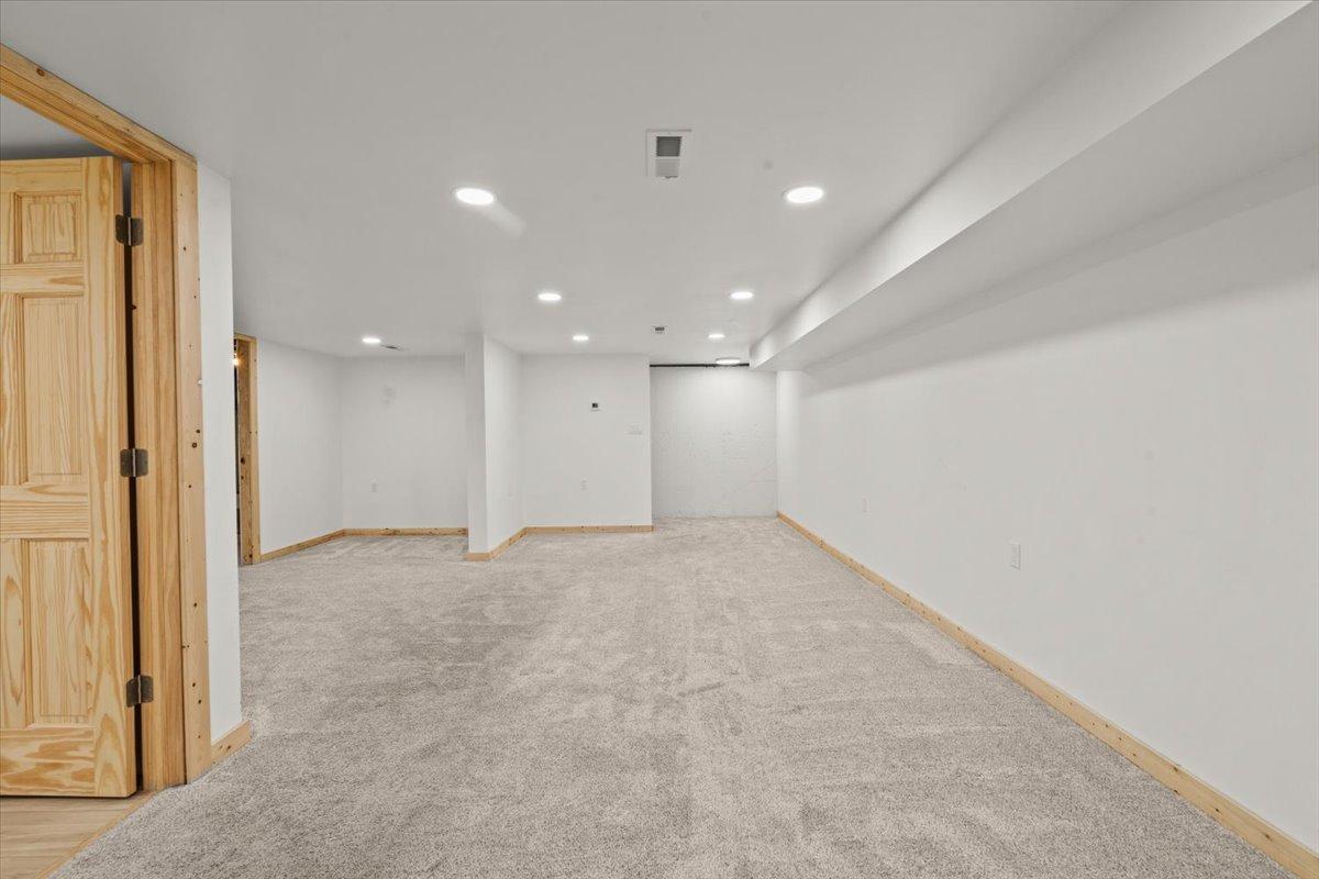 40-Family Room.jpg