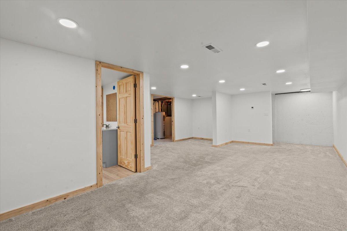 36-Family Room.jpg