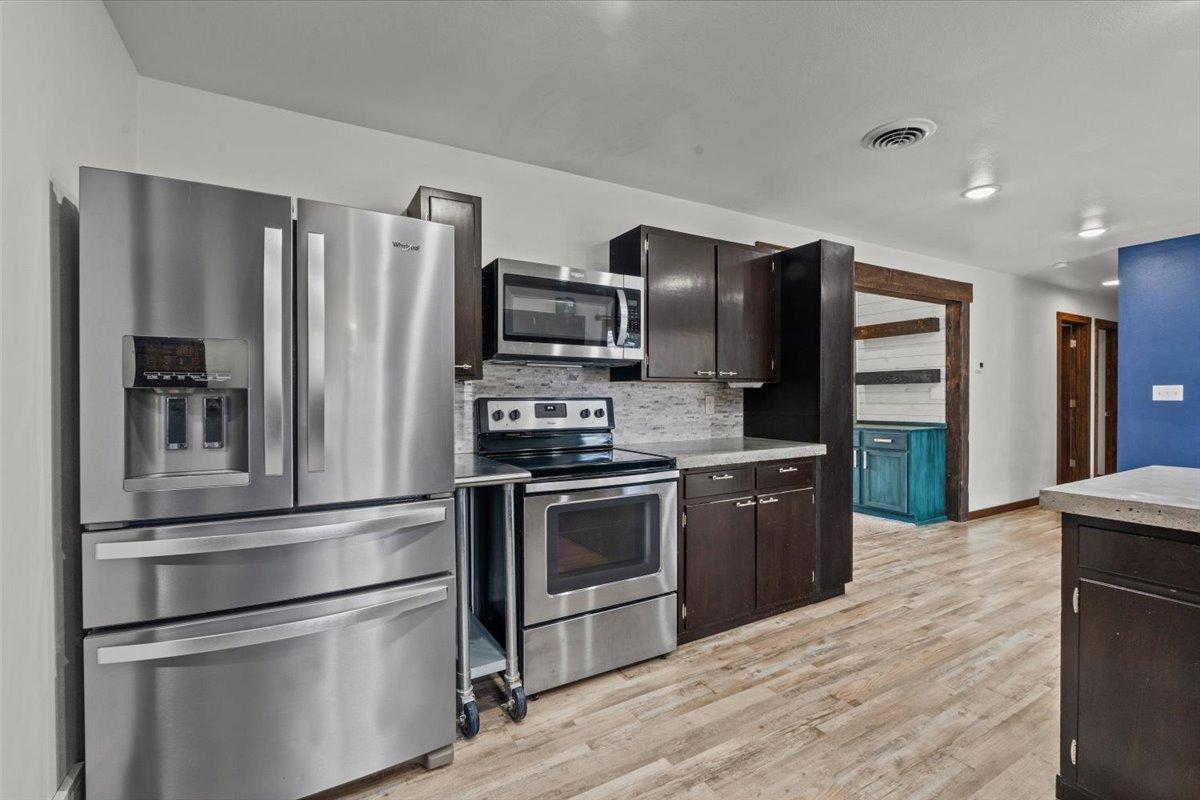 22-Kitchen.jpg