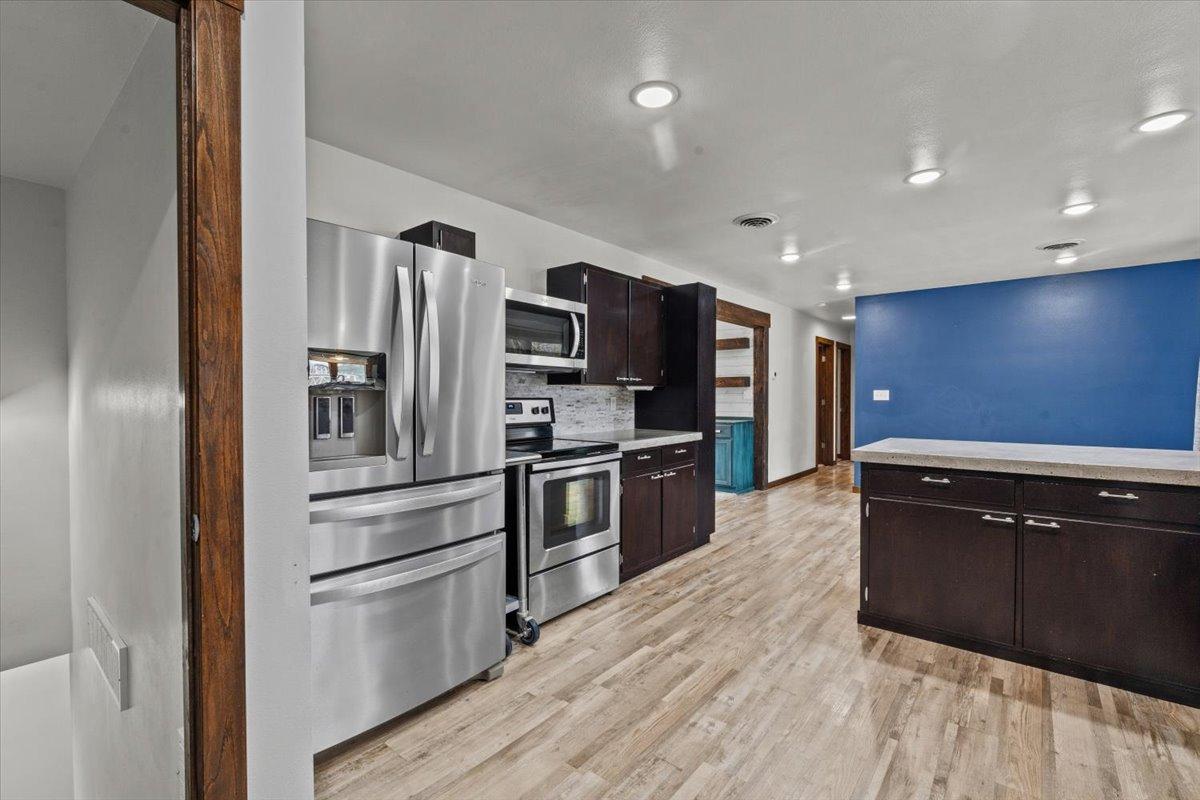 20-Kitchen.jpg