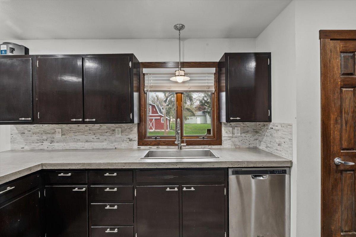 21-Kitchen.jpg