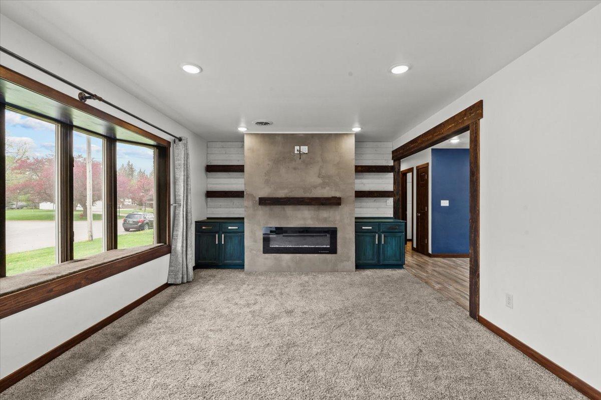11-Living Room.jpg