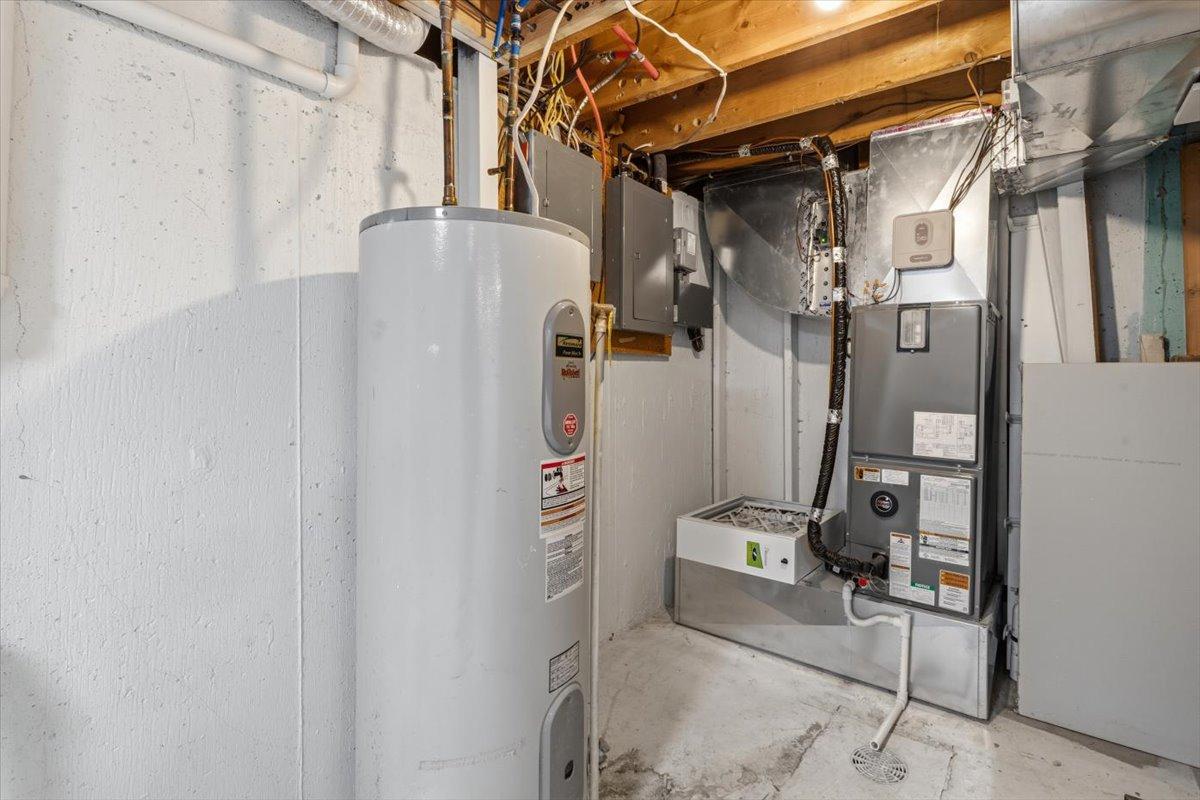 58-Utility Room.jpg