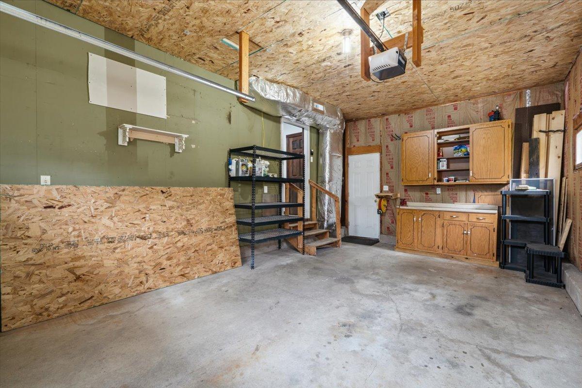 70-Attached Garage.jpg