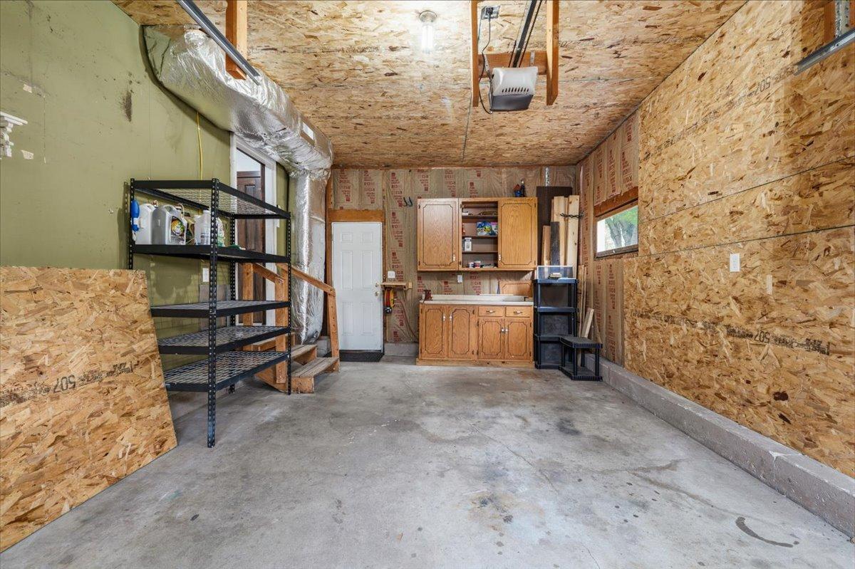 69-Attached Garage.jpg