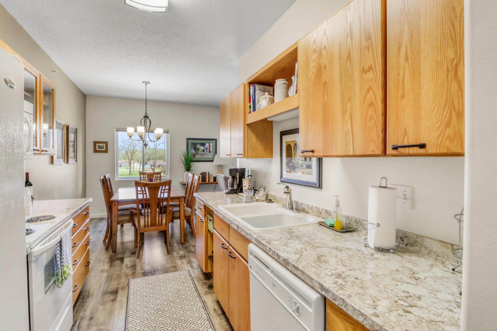 Kitchen1_1 (4) -.JPG