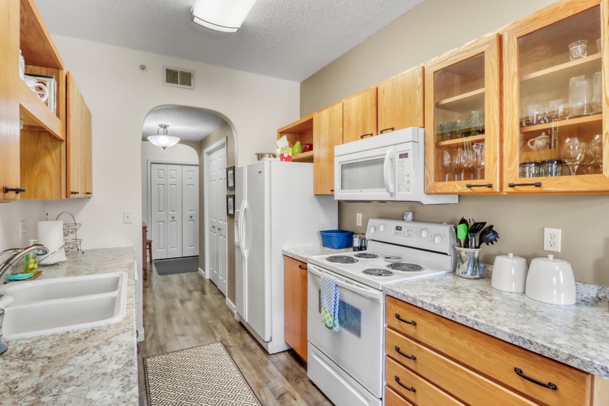 Kitchen1_3 (6) -.JPG