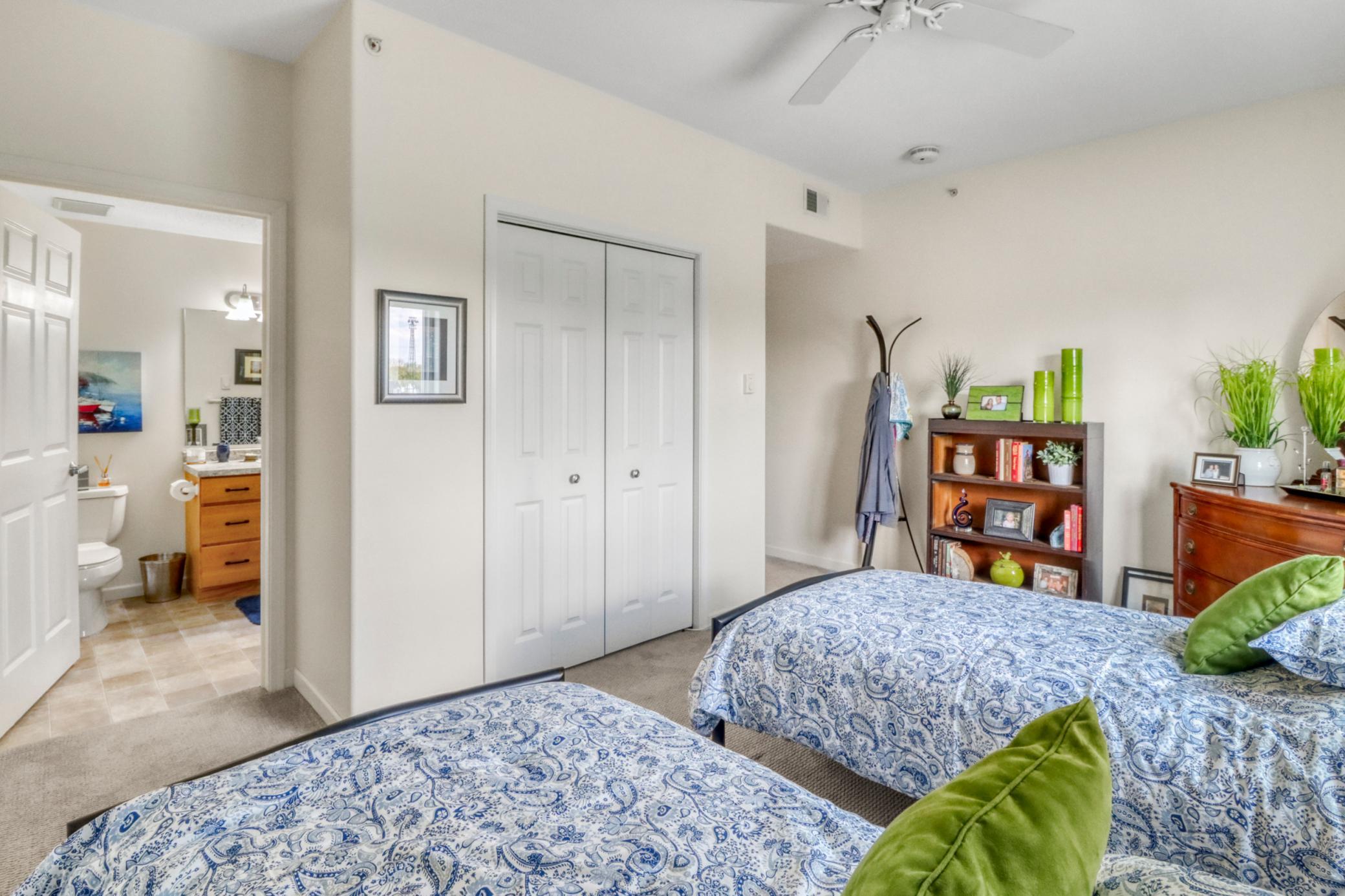 Primary Bedroom1_2 (4).JPG